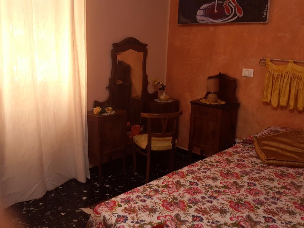 B&B Au Caruggiu Ceriale Ruang foto