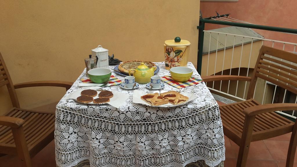 B&B Au Caruggiu Ceriale Bagian luar foto