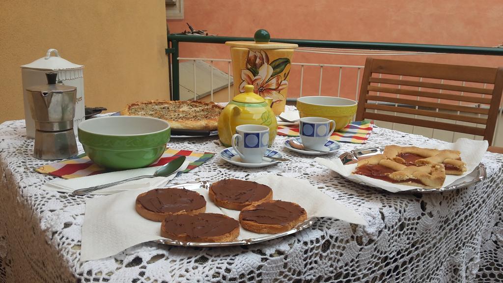 B&B Au Caruggiu Ceriale Bagian luar foto