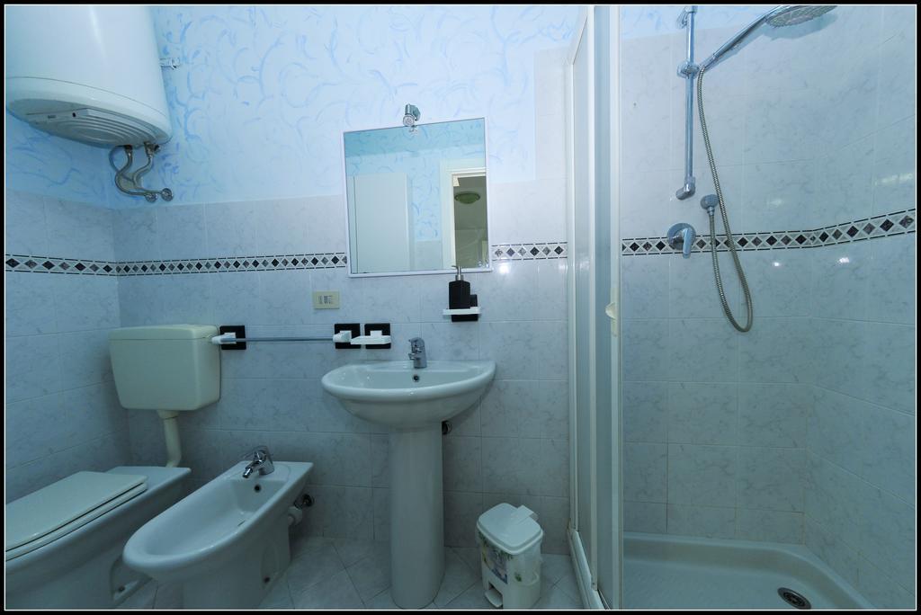 B&B Au Caruggiu Ceriale Ruang foto